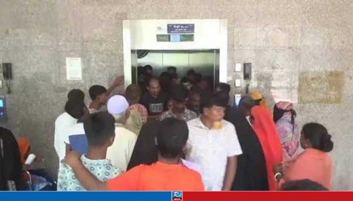 স্বজনদের দুষছে হাসপাতাল কর্তৃপক্ষ স্বজনদের দুষছে হাসপাতাল কর্তৃপক্ষ
