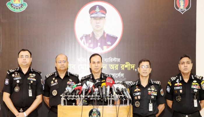 নতুন র্যাব ডিজির ৫ নির্দেশনায় শুদ্ধাচারে দিলেন কঠোর হুঁশিয়ারি নতুন র্যাব ডিজির ৫ নির্দেশনায় শুদ্ধাচারে দিলেন কঠোর হুঁশিয়ারি