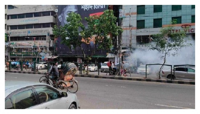 নয়াপল্টনে বিএনপি কার্যালয়ের সামনে ককটেল বিস্ফোরণে ৩ জন আহত নয়াপল্টনে বিএনপি কার্যালয়ের সামনে ককটেল বিস্ফোরণে ৩ জন আহত
