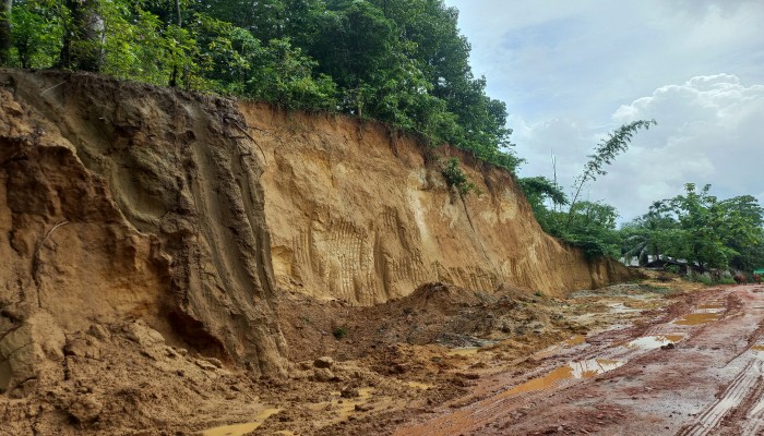 কক্সবাজারে পাহাড় ধসের পৃথক ঘটনায় নিহত ৪ কক্সবাজারে পাহাড় ধসের পৃথক ঘটনায় নিহত ৪