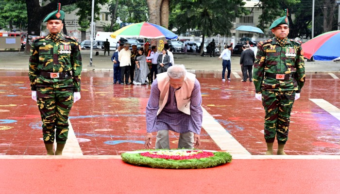 জাতীয় স্মৃতিসৌধ ও শহীদ মিনারে অন্তর্বর্তী সরকারের শ্রদ্ধা জাতীয় স্মৃতিসৌধ ও শহীদ মিনারে অন্তর্বর্তী সরকারের শ্রদ্ধা