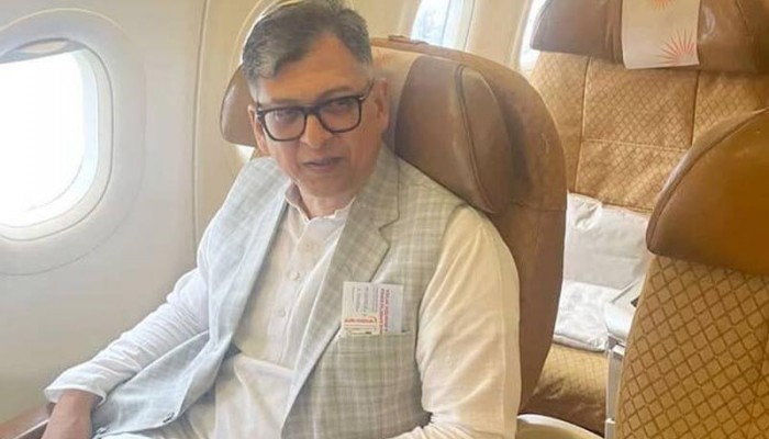 ৯ বছর পর দেশে ফিরলেন বিএনপি নেতা সালাহ উদ্দিন ৯ বছর পর দেশে ফিরলেন বিএনপি নেতা সালাহ উদ্দিন