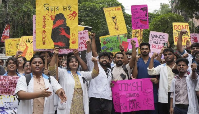 মমতাকে হটাতে এক দফা ধর্মঘটের ডাক বিজেপির : কর্মীদের সাথে পুলিশের সংঘর্ষ মমতাকে হটাতে এক দফা ধর্মঘটের ডাক বিজেপির : কর্মীদের সাথে পুলিশের সংঘর্ষ