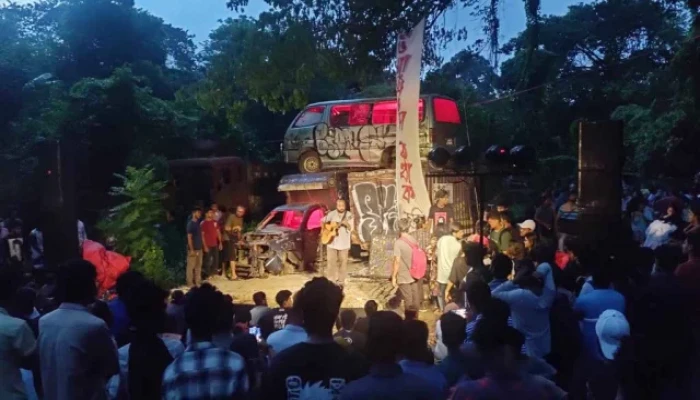 শিল্পীদের চাওয়া ফের জমে উঠুক ছবির হাট শিল্পীদের চাওয়া ফের জমে উঠুক ছবির হাট