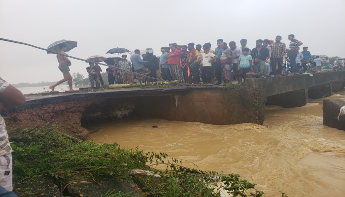 পাহাড়ি ঢল ও টানা বৃষ্টি ফের প্লাবিত ৪ জেলা পাহাড়ি ঢল ও টানা বৃষ্টি ফের প্লাবিত ৪ জেলা