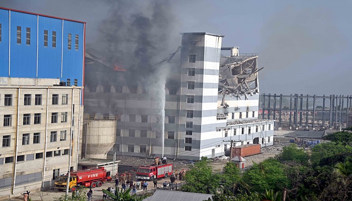 মেঘনা গ্রুপের টিস্যু কারখানায় আগুন মেঘনা গ্রুপের টিস্যু কারখানায় আগুন