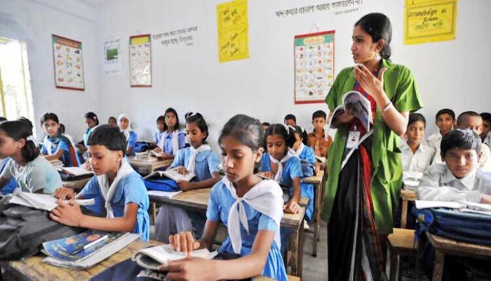 দেশের সব স্তরের শিক্ষকই খুব কম বেতনে চাকরি করছেন দেশের সব স্তরের শিক্ষকই খুব কম বেতনে চাকরি করছেন