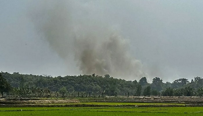 নৌযান চলাচলে সতর্ক করে মাইকিং নৌযান চলাচলে সতর্ক করে মাইকিং