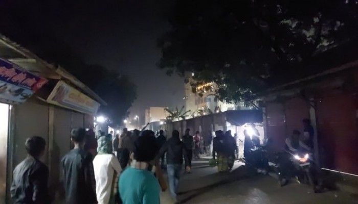 ঝুট ব্যবসা নিয়ে কৃষক দল ও ছাত্রদলের সংঘর্ষ ঝুট ব্যবসা নিয়ে কৃষক দল ও ছাত্রদলের সংঘর্ষ