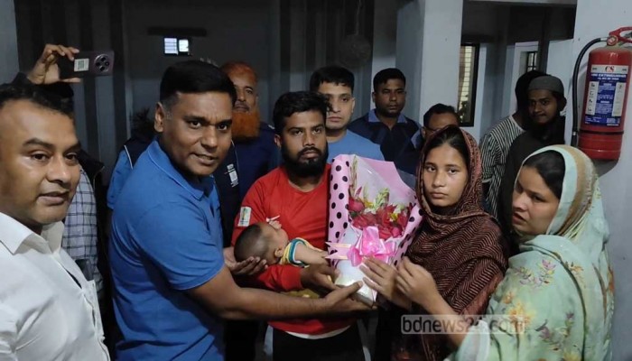 ঠাকুরগাঁও হাসপাতাল থেকে চুরি হওয়া শিশু গাজীপুরে উদ্ধার ঠাকুরগাঁও হাসপাতাল থেকে চুরি হওয়া শিশু গাজীপুরে উদ্ধার
