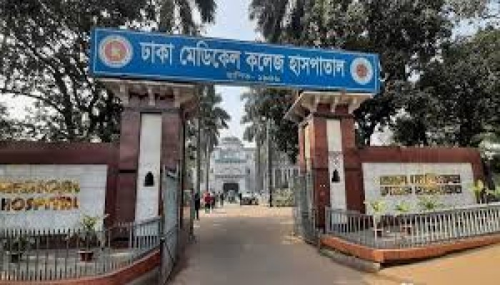 ঢাকা মেডিকেলের আউটডোরে চিকিৎসা বন্ধ ঢাকা মেডিকেলের আউটডোরে চিকিৎসা বন্ধ