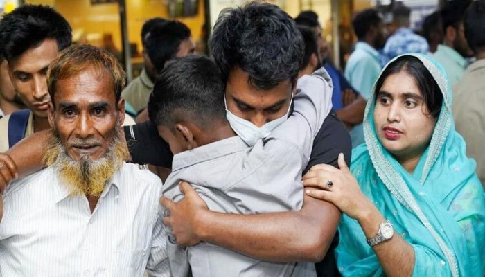 দেশে ফিরলেন মিয়ানমারে বন্দি ১৮ বাংলাদেশি দেশে ফিরলেন মিয়ানমারে বন্দি ১৮ বাংলাদেশি