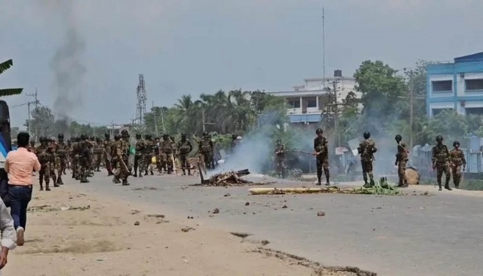 পোশাকশ্রমিক-আইনশৃঙ্খলা বাহিনী সংঘর্ষ, আহত ৫০ পোশাকশ্রমিক-আইনশৃঙ্খলা বাহিনী সংঘর্ষ, আহত ৫০