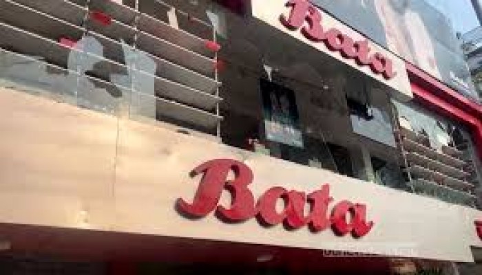 গাজীপুরে বাটা শোরুমে লুটপাট গাজীপুরে বাটা শোরুমে লুটপাট