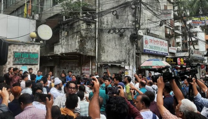 ডিআরইউতে জনশক্তি রফতানিকারকদের দু’পক্ষের ধাওয়া পাল্টা ধাওয়া ডিআরইউতে জনশক্তি রফতানিকারকদের দু’পক্ষের ধাওয়া পাল্টা ধাওয়া