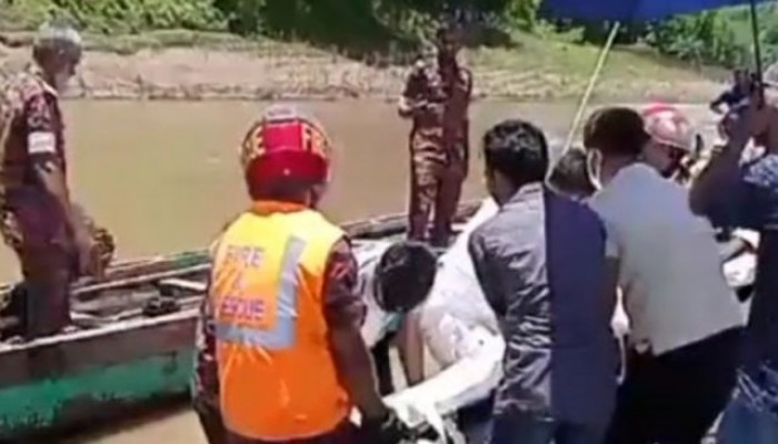 বান্দরবান ঝিরিতে ভেসে যাওয়া ৩ পর্যটকের দ্বিতীয় জনের লাশ উদ্ধার বান্দরবান ঝিরিতে ভেসে যাওয়া ৩ পর্যটকের দ্বিতীয় জনের লাশ উদ্ধার