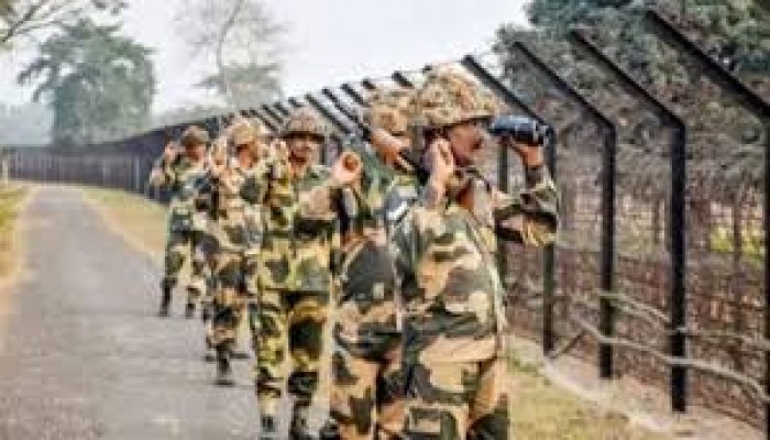 ১৮ বাংলাদেশিকে হস্তান্তর করলো বিএসএফ ১৮ বাংলাদেশিকে হস্তান্তর করলো বিএসএফ