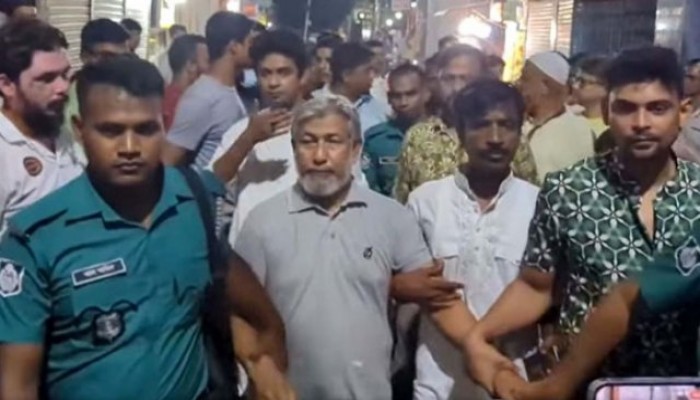 জামিনে থাকা অ’লীগ নেতাকে ধরে পুলিশে দিলেন বিএনপি নেতাকর্মীরা জামিনে থাকা অ’লীগ নেতাকে ধরে পুলিশে দিলেন বিএনপি নেতাকর্মীরা