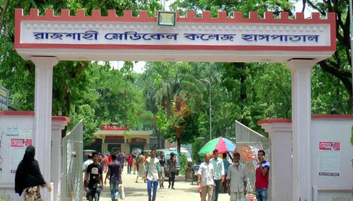 গেটে হাঁটুপানি, ভোগান্তিতে রোগী-স্বজনরা গেটে হাঁটুপানি, ভোগান্তিতে রোগী-স্বজনরা