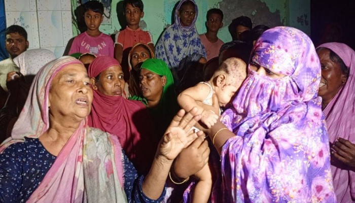 বখাটের ছুরিকাঘাত থেকে কিশোরীকে বাঁচাতে গিয়ে দাদি ভাবি নিহত বখাটের ছুরিকাঘাত থেকে কিশোরীকে বাঁচাতে গিয়ে দাদি ভাবি নিহত