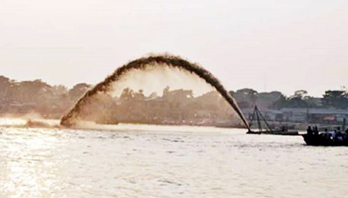 তিন হাজার কোটি টাকা লুটপাট তিন হাজার কোটি টাকা লুটপাট