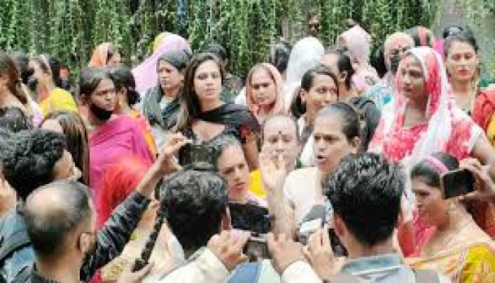 বাচ্চাদের কষ্ট দেখে ঘরে থাকতে পারিনি রক্ত দিতে এসেছি বাচ্চাদের কষ্ট দেখে ঘরে থাকতে পারিনি রক্ত দিতে এসেছি