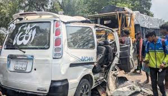 ট্রাকের সঙ্গে সংঘর্ষে মাইক্রোবাস চুরমার স্বামী-স্ত্রীসহ ৮ জনের মৃত্যু ট্রাকের সঙ্গে সংঘর্ষে মাইক্রোবাস চুরমার স্বামী-স্ত্রীসহ ৮ জনের মৃত্যু