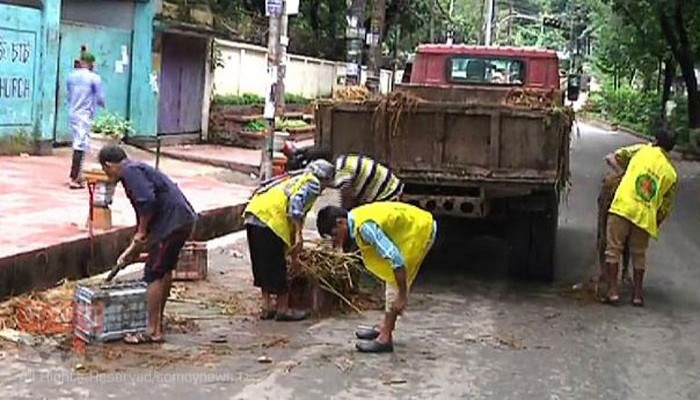 ঢাকার পরিচ্ছন্নতা কার্যক্রমে বিশৃঙ্খলা বাড়ছে ঢাকার পরিচ্ছন্নতা কার্যক্রমে বিশৃঙ্খলা বাড়ছে