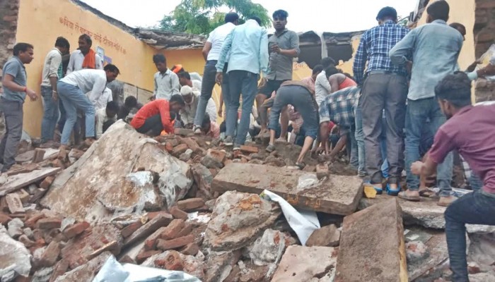 ভারতে স্কুল ভবন ধসে প্রাণ গেল ৭ শিশুর ভারতে স্কুল ভবন ধসে প্রাণ গেল ৭ শিশুর