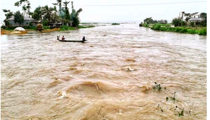 শহর-গ্রামাঞ্চলে বন্যা বিপর্যস্ত জনজীবন শহর-গ্রামাঞ্চলে বন্যা বিপর্যস্ত জনজীবন
