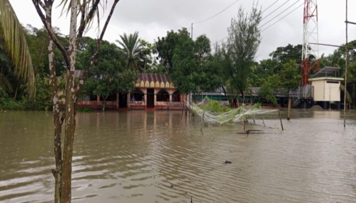নোয়াখালীর হাতিয়ায় বাঁধ ভেঙে নিম্নাঞ্চল প্লাবিত নোয়াখালীর হাতিয়ায় বাঁধ ভেঙে নিম্নাঞ্চল প্লাবিত