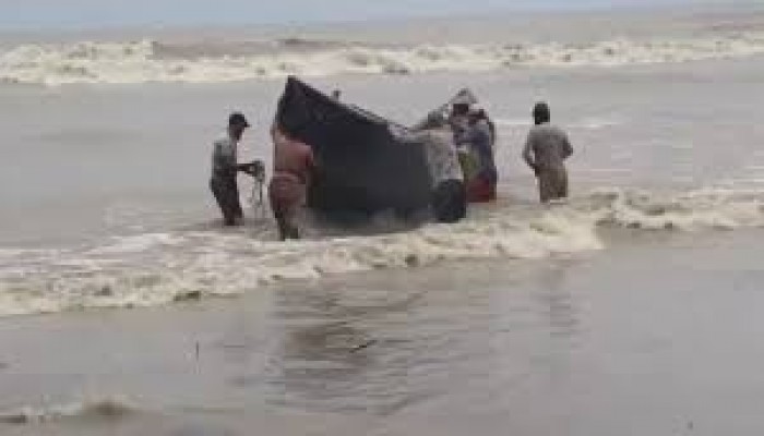 ৯ জন উদ্ধার হলেও এখনও নিখোঁজ ৬ ৯ জন উদ্ধার হলেও এখনও নিখোঁজ ৬