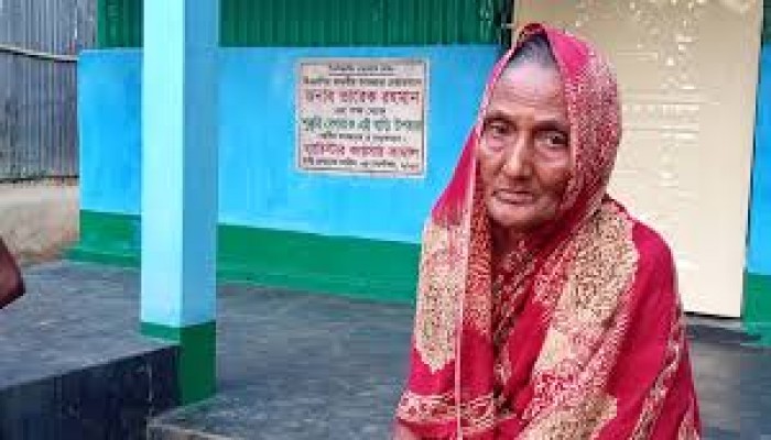 তারেক রহমানের উপহারের ঘর পেলেন শুক্কুরি বেগম তারেক রহমানের উপহারের ঘর পেলেন শুক্কুরি বেগম